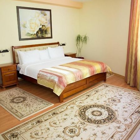 Hotel Nemira สลานิก-มอลโดวา ภายนอก รูปภาพ