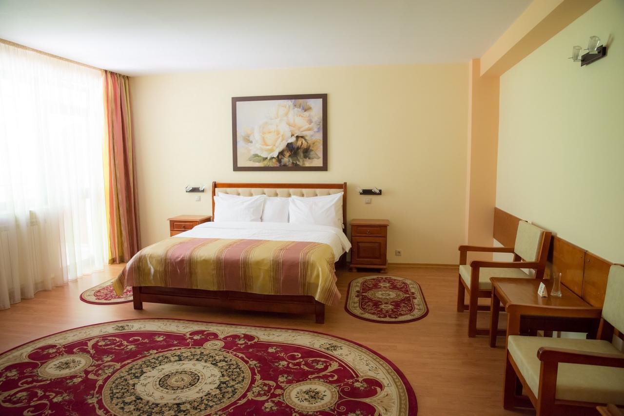 Hotel Nemira สลานิก-มอลโดวา ภายนอก รูปภาพ
